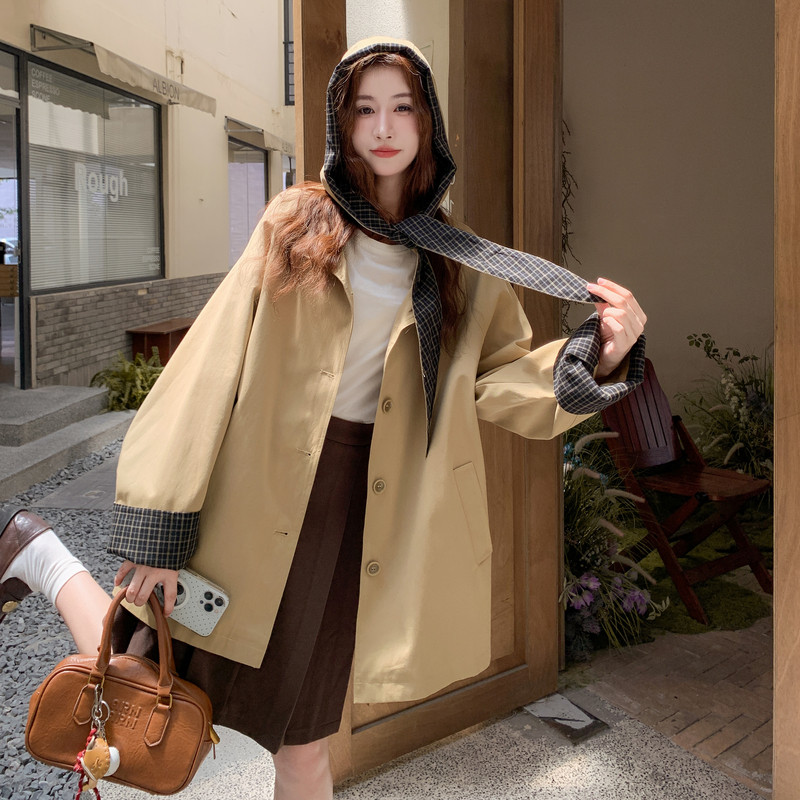 现货2026春新款格纹拼接帽子可拆卸卡其色风衣XW742P165K248,女装短外套,浙宝171