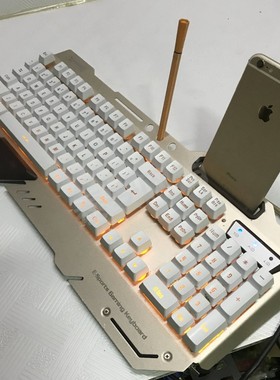 新盟炼狱狂蛇XM-K630A机械手感背光游戏键盘多功能手机/笔架电竞