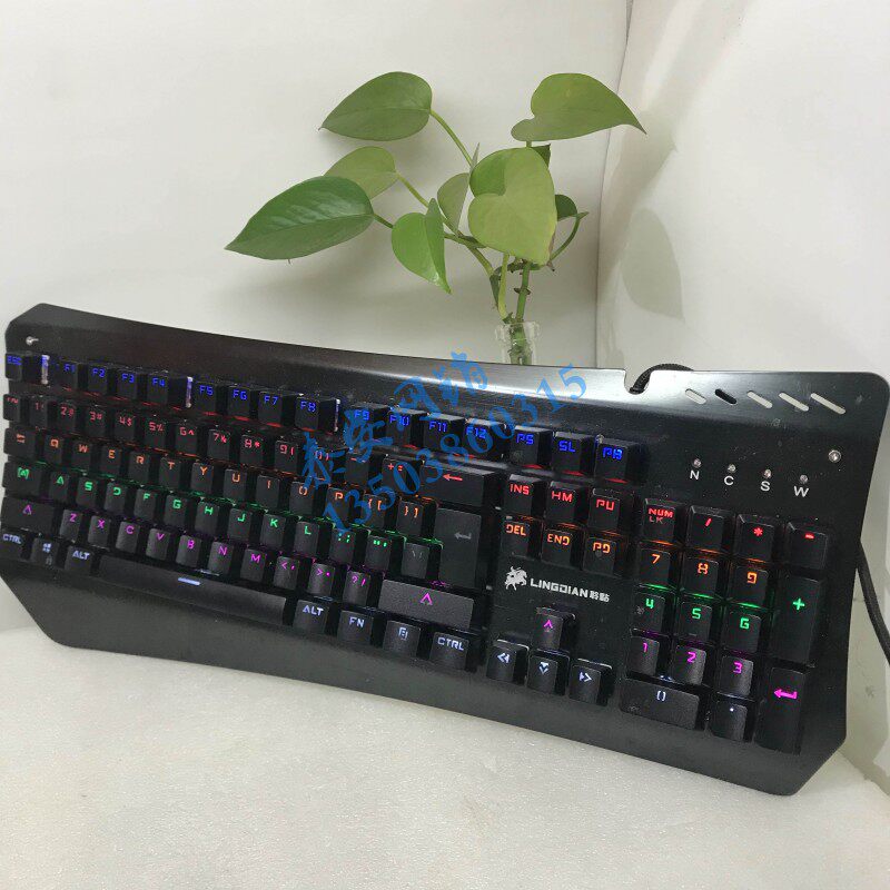 聆點 莫龙 K890 电竞游戏金属面板点彩跑马背光机械键盘青轴有线