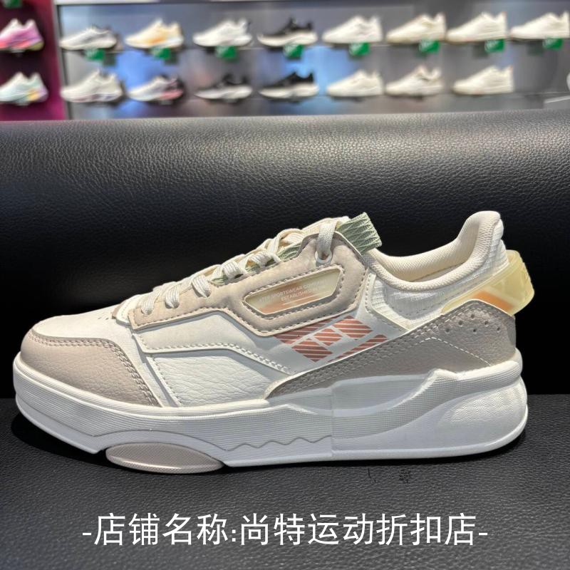 特步皮面低帮板鞋小白鞋女鞋春秋款潮流休闲鞋正品978318310012