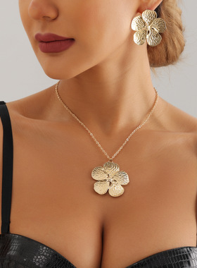 欧美跨境饰品 简约单层细链夸张几何花朵吊坠项链女 朋克风choker