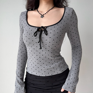 T恤女修身 自制欧美风爱心刺绣系带U领长袖 打底上衣 Girl