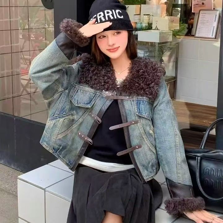 牛仔拼接皮毛一体时尚保暖冬季加厚外套咖色毛毛领短款保暖羽绒服