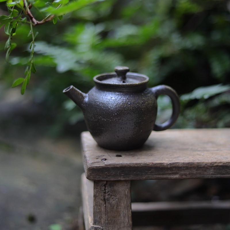 老岩泥侧把柴烧壶 云南龙窑纯手工原矿粗陶窑变落灰小号 后手急须