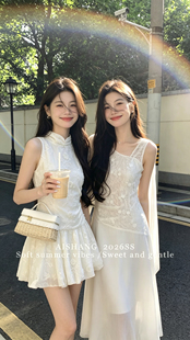 2026夏季新款法式白月光小白裙收腰显瘦小个子无袖蕾丝钩花连衣裙