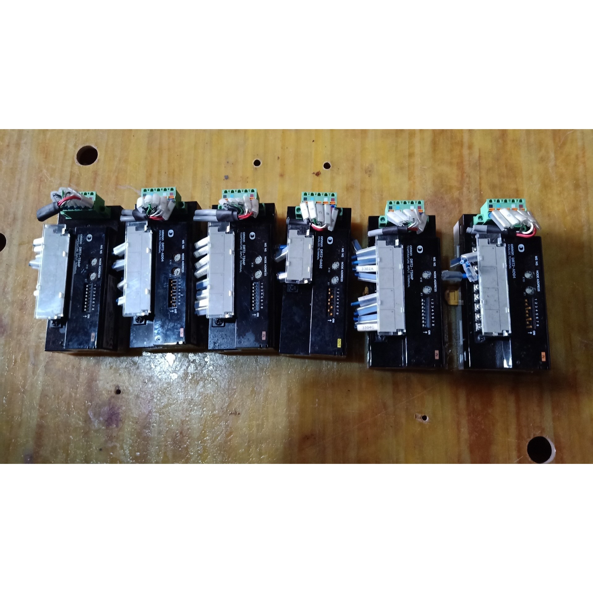 模块  DRT2-ADO4 有2只,220元一只,议价产品