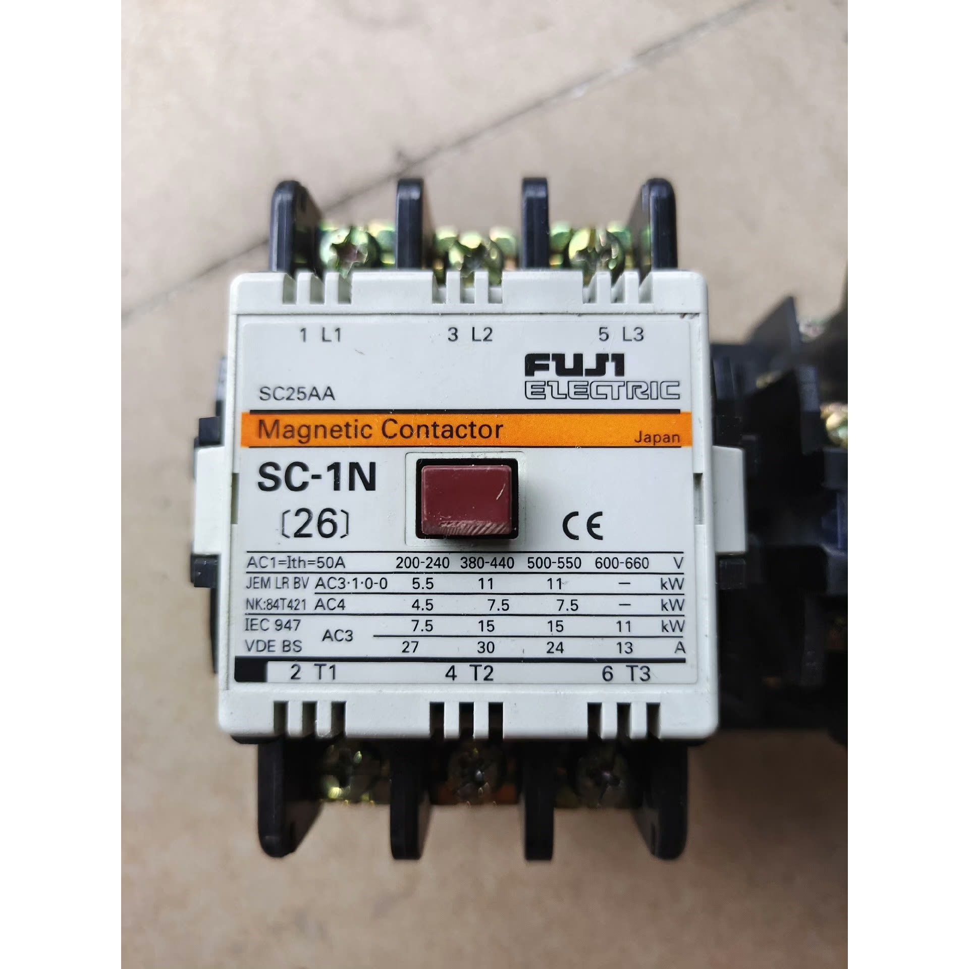 sc-1n接触器,线圈电压AC110v,成色漂亮,共议价产品