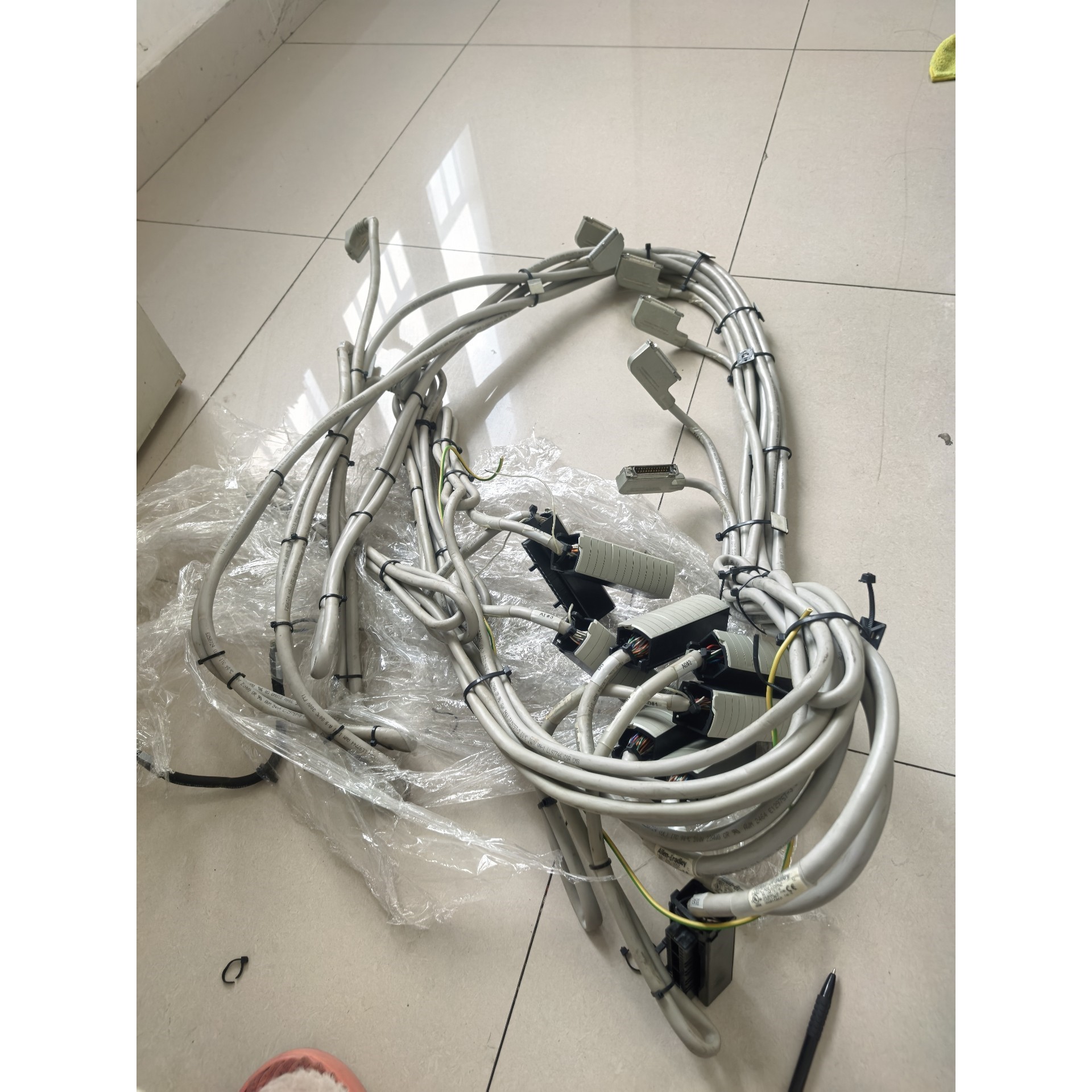 AB  PLC连接线1492-ACABLE025WA议价产品