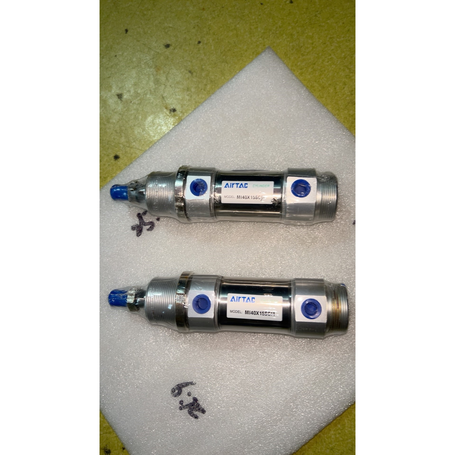 全新气缸,型号:MI40X15SCM,全新3个.银色外议价产品