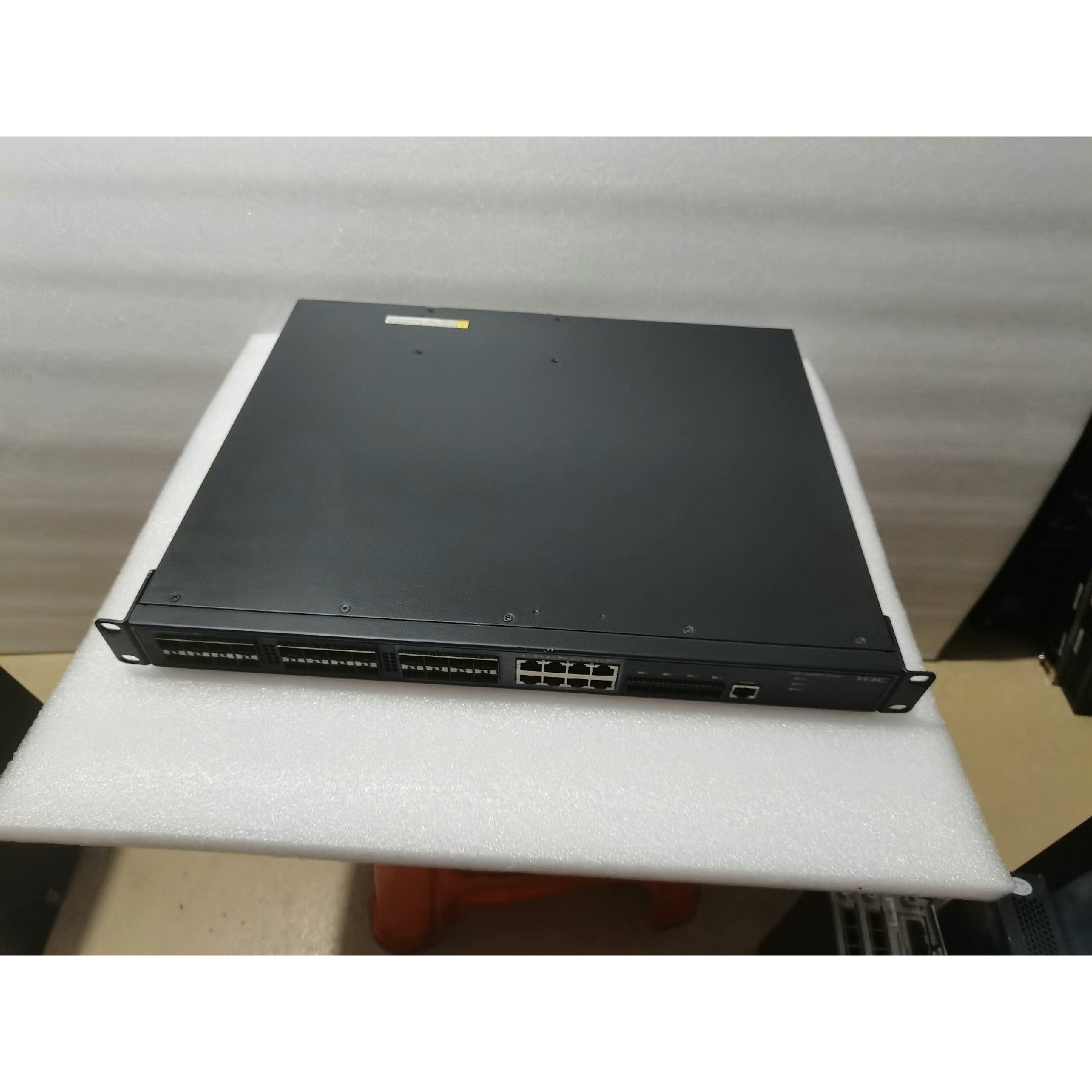 H3C LS-5560-28F-SI  全千兆+万兆三层企业议价产品