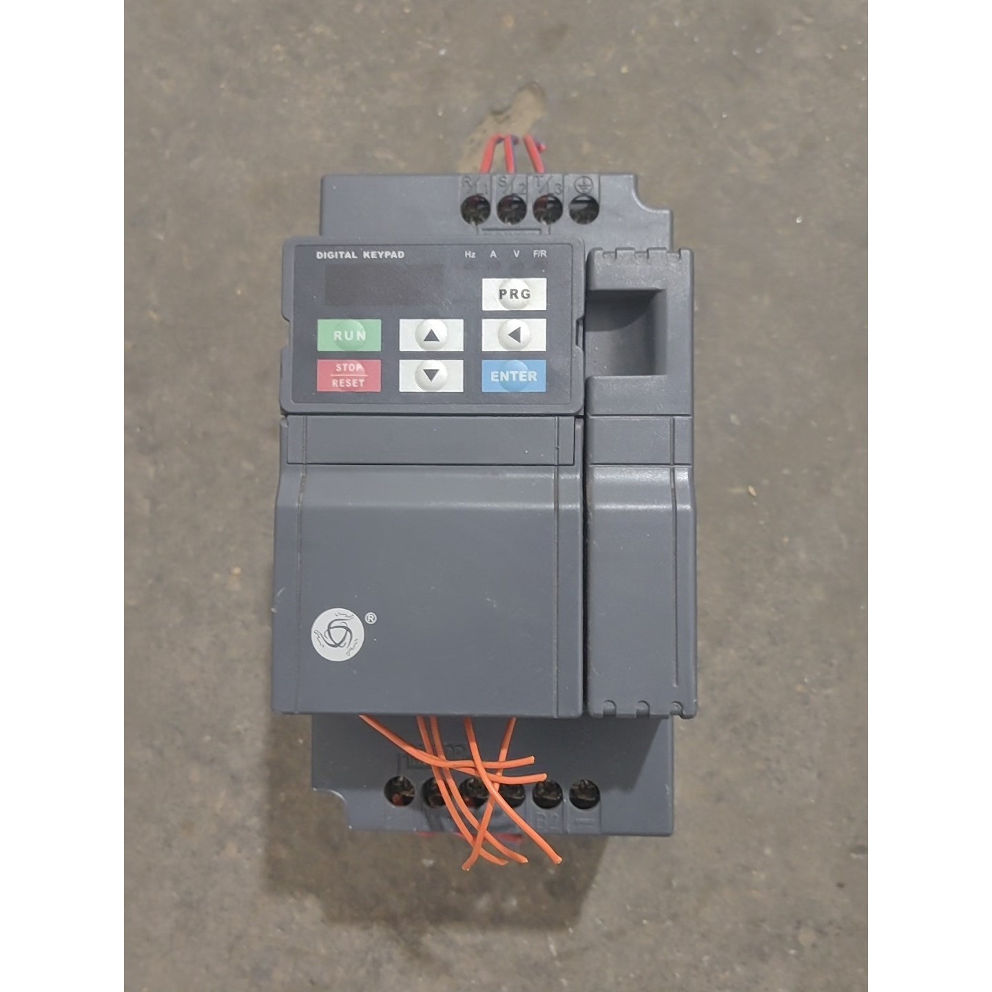 众辰变频器,Z2400-3R7G/5R5P,实物拍摄,功议价产品