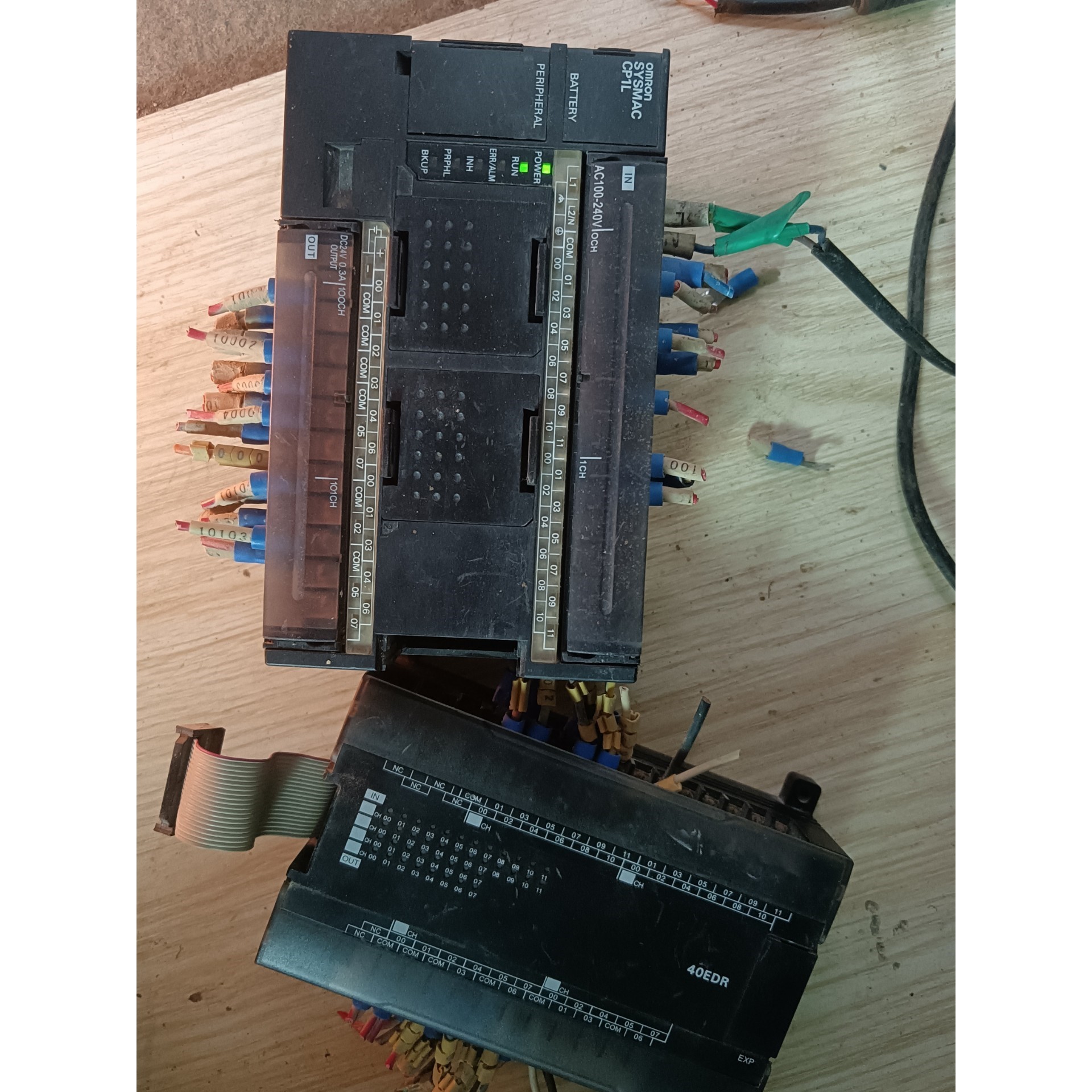 PLC,型号CP1L-M40DR-A,实物拍摄,功能正议价产品