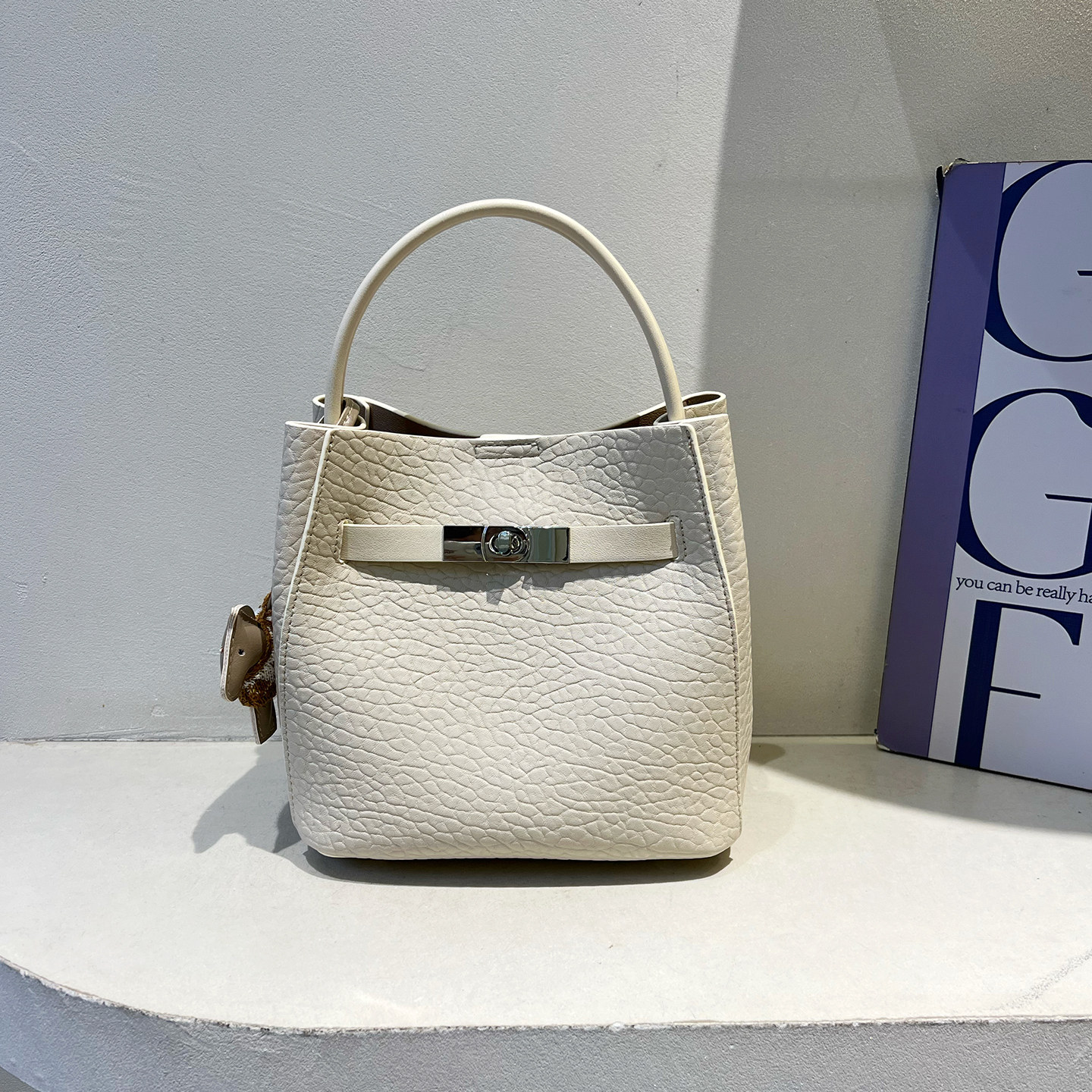 劳拉时黛泡泡荔枝纹水桶包高级感锁扣手提包女2026新款百搭斜挎包,箱包皮具/热销女包/男包,通用款女包,淘宝优惠券,粉丝福利购,淘宝优惠卷