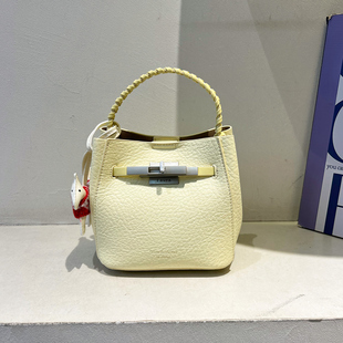 劳拉时黛荔枝纹凯莉水桶包时尚手提包女2026新款高级感百搭斜挎包