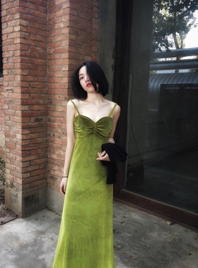 晚时光秒杀 文艺显白的绿色丝绒吊带裙气质年会度假黑色丝绒裙粉