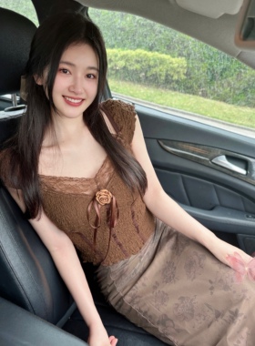 晚时光 4.13 蕾丝咖啡v领短袖上衣 气质复古碎花半身裙女