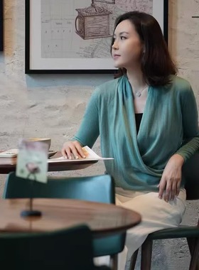 FAMINI轻熟风交叉领精纺羊绒上衣女长袖气质上衣设计感温柔风