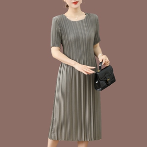 连衣裙夏季新款短袖减龄褶皱裙中长款时尚纯色高端长裙显瘦百褶裙