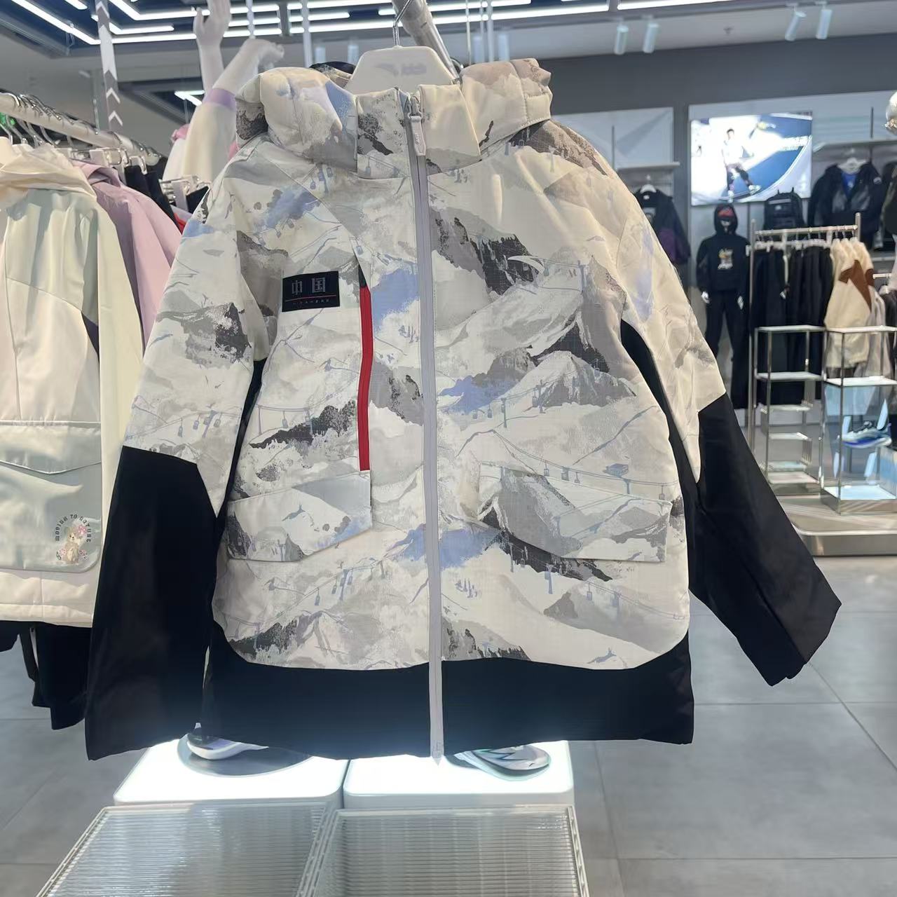 安踏男中童六度芯眼镜热返羽绒服