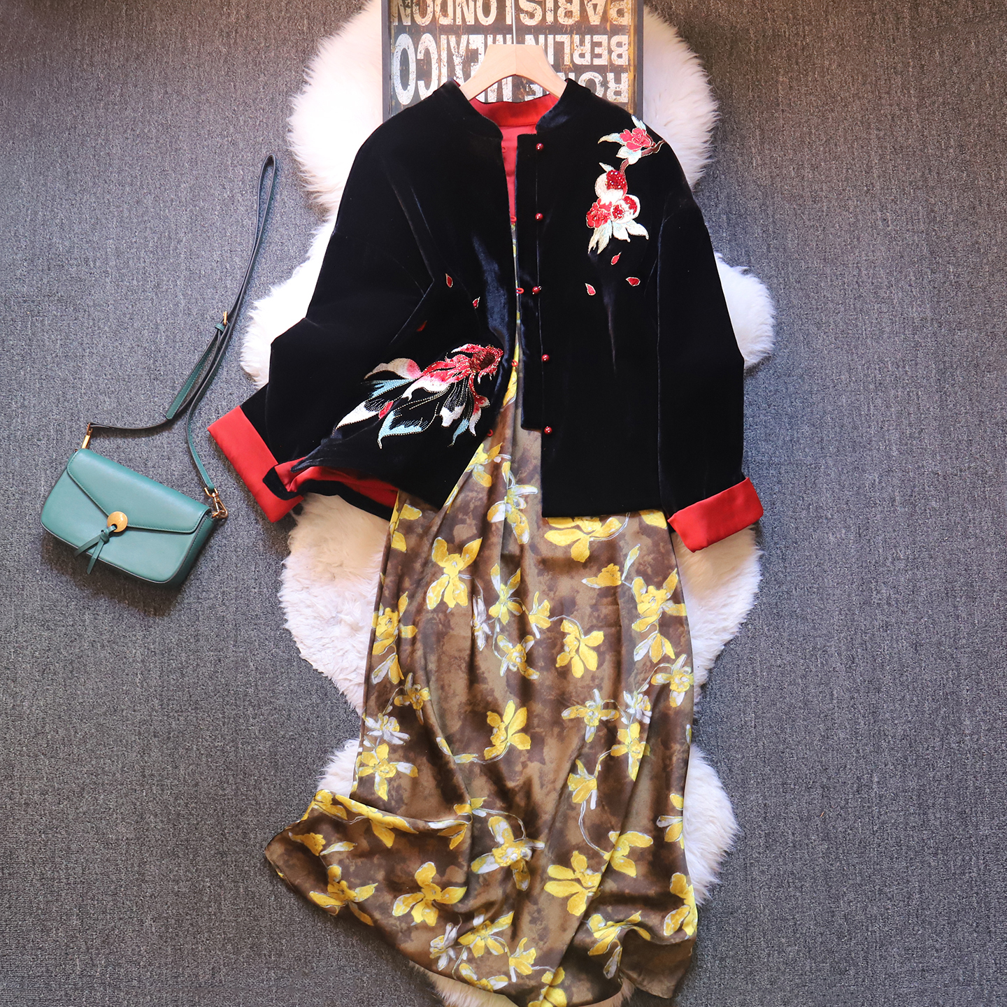 撞色减龄金鱼绣花棉服女丝绒外套