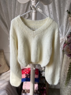 日系甜美风淡黄色V领鸡心领长毛针织毛衣宽松慵懒套头马海毛毛衣