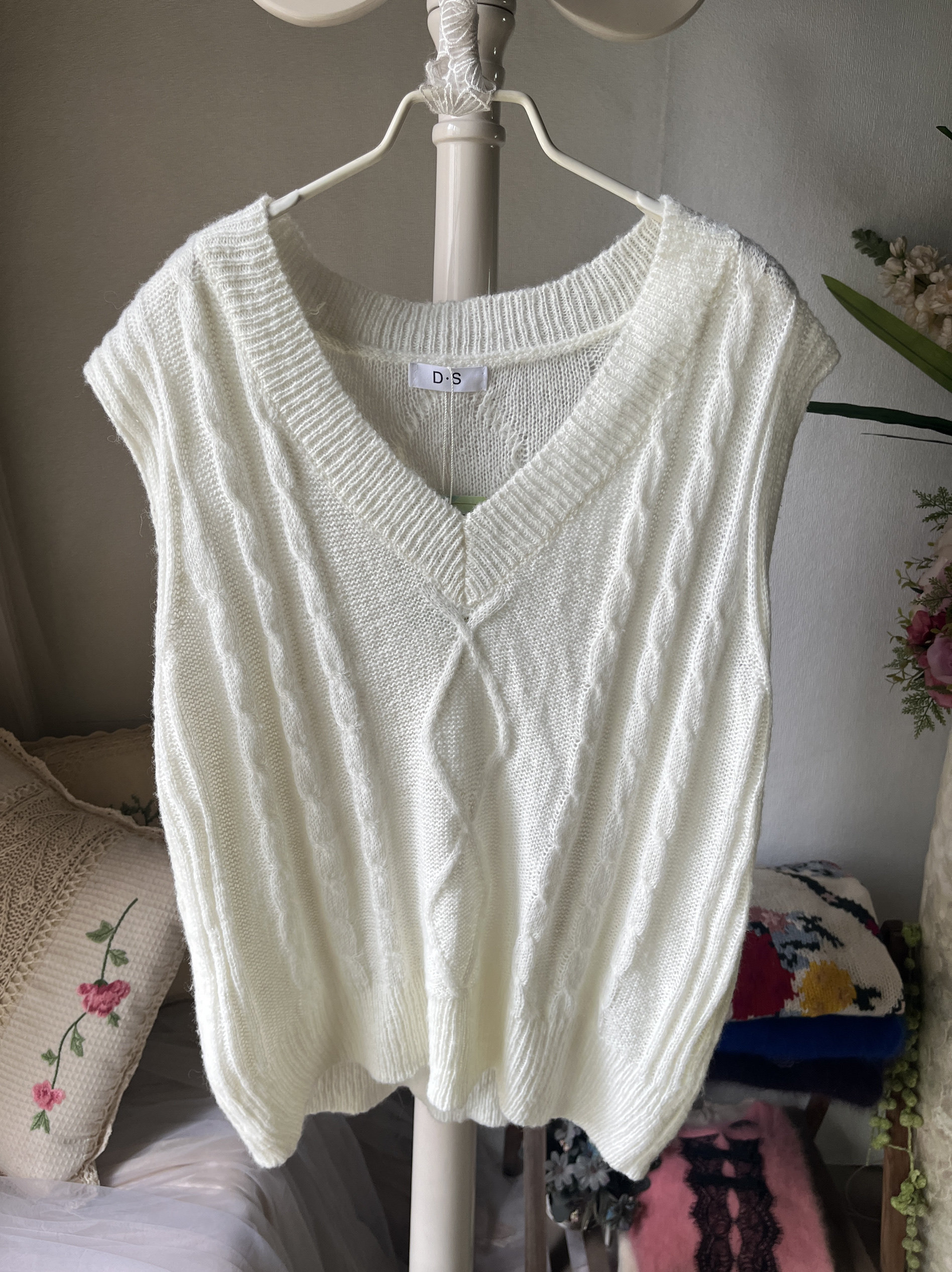 日制森系文艺洋气名媛大方V领套头宽松慵懒风白色毛衣马甲