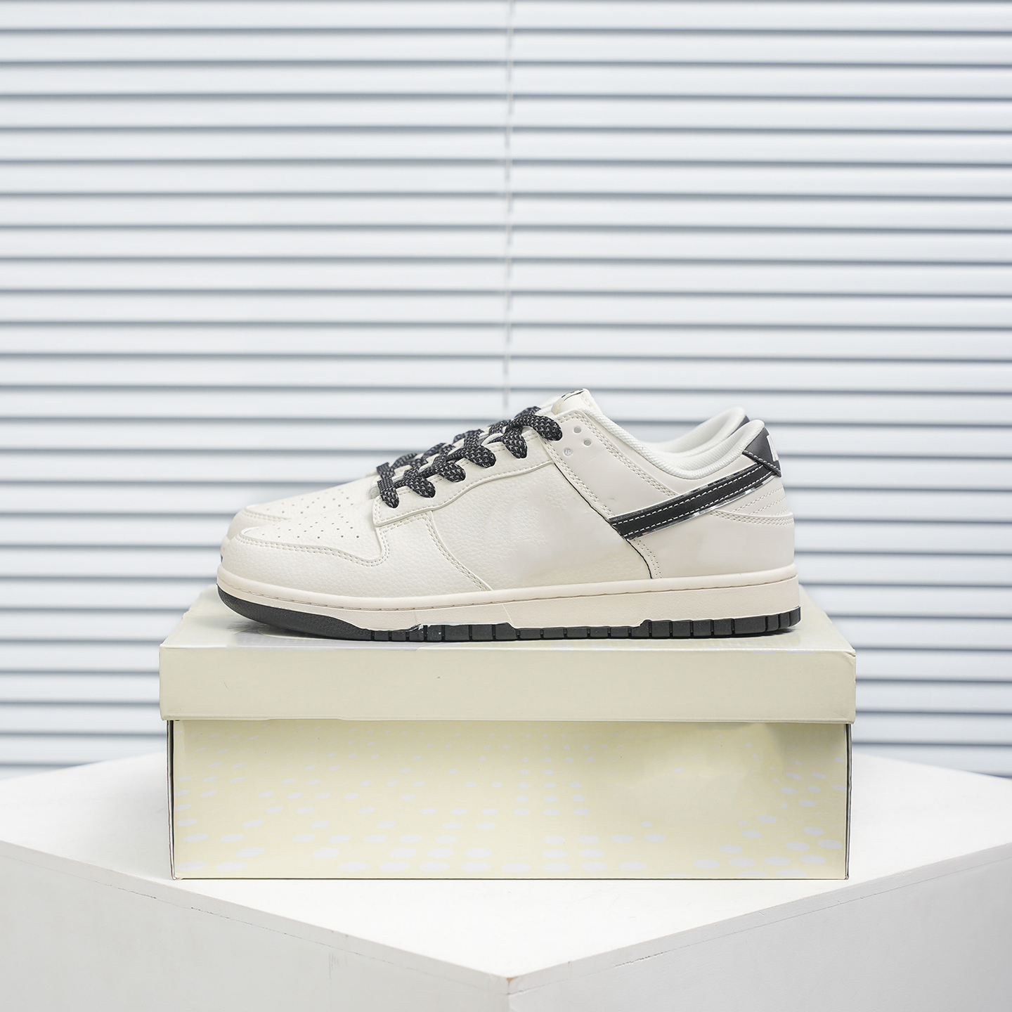 简约休闲小白鞋男女同款学生青少年运动鞋潮鞋ins跑步透气不闷脚