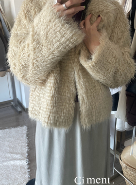 ciment 韩国东大门温柔米色波浪感毛毛外套
