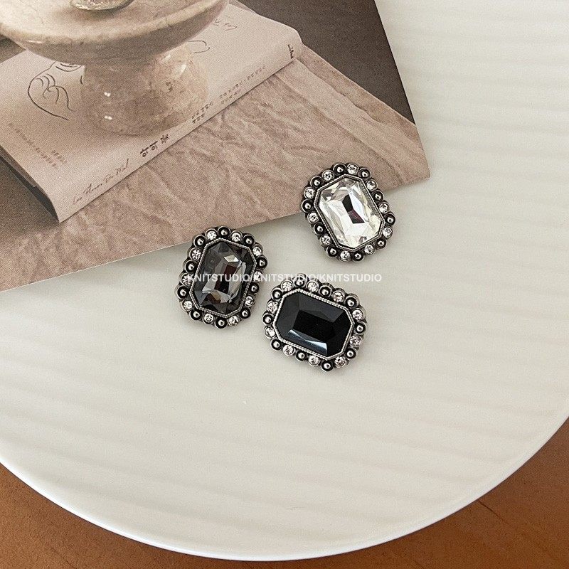 小香中古风长方形镶钻扣西装