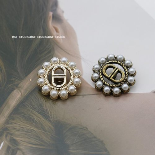 字母太阳花小香风复古钮扣