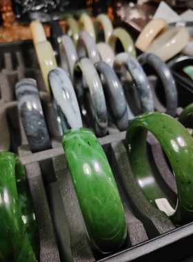 保真天然和田玉青玉手镯泥鳅背