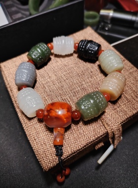 天然和田玉多宝手串 鼓形雕刻纹 南红配饰 质感温润 孤品一物一拍