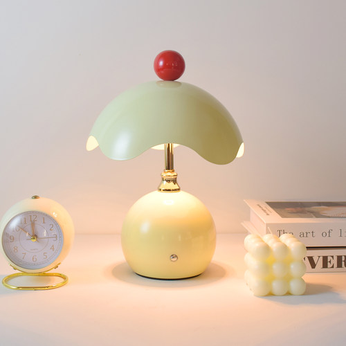 奶油风轻奢新款床头台灯