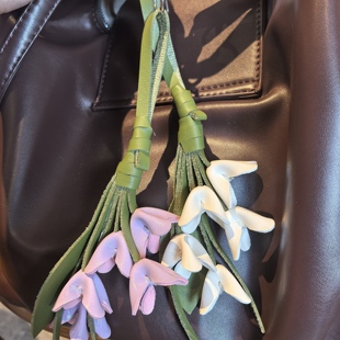 设计感复古小众文艺皮质花朵挂件钥匙扣包包挂饰高颜值情侣礼物