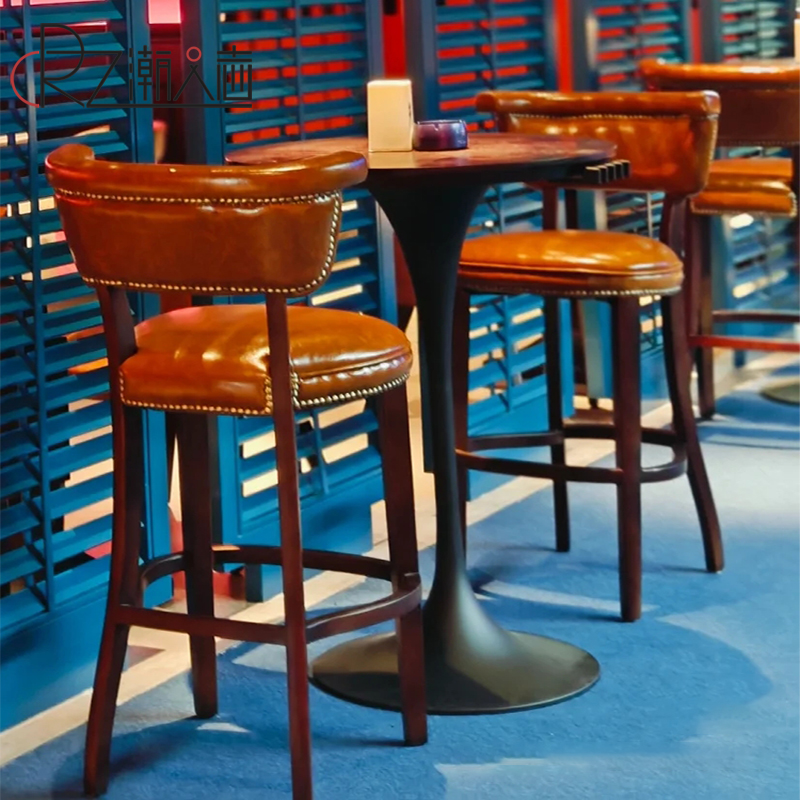 复古皮质高脚椅实木铆钉装饰