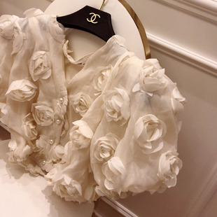 夏季 法式 立体玫瑰泡泡袖 短款 高级感别致上衣 V领气质女神范衬衫