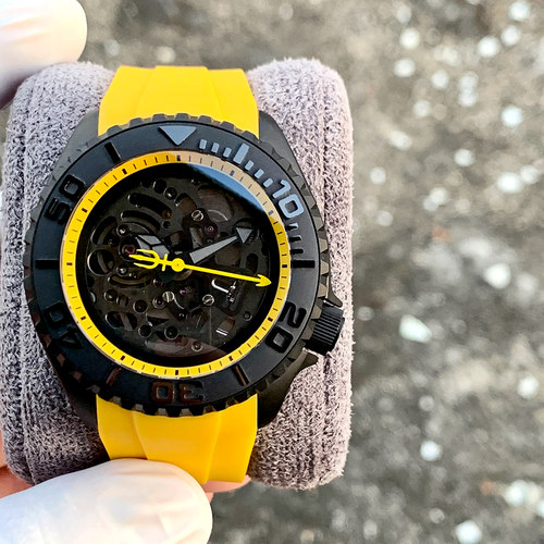 新款镂空黑黄无历歪把位40mm防水NH35蓝宝石镜面机械男士运动手表