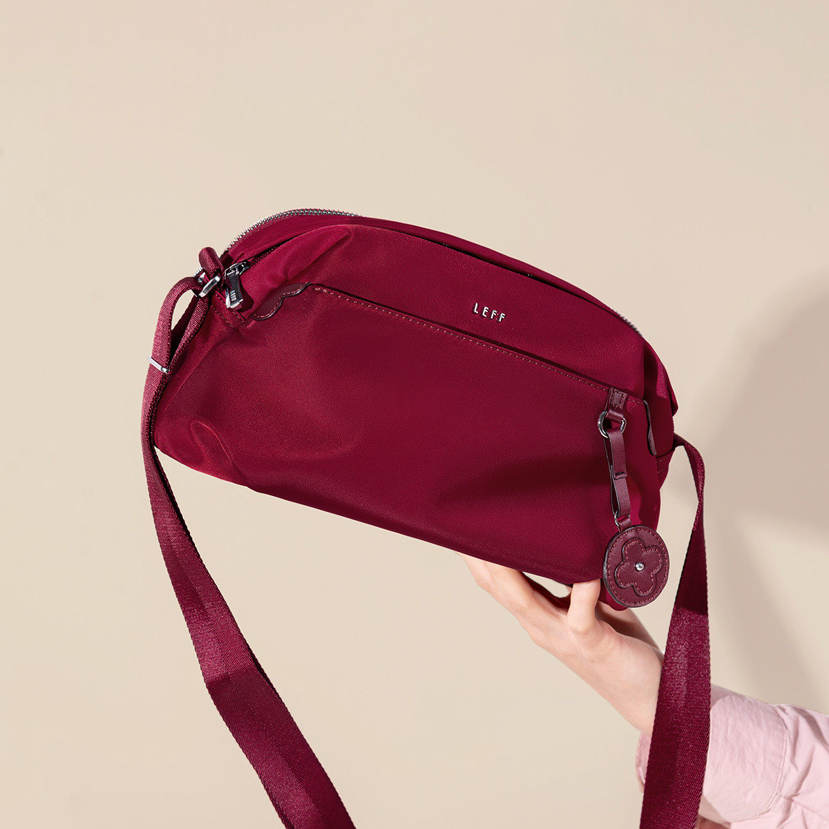 莱夫红色斜挎包单肩包简约方形包散步休闲包多功能通用款拉链小包