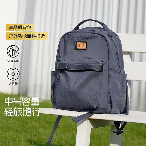 超轻量化双肩包，自重轻盈，