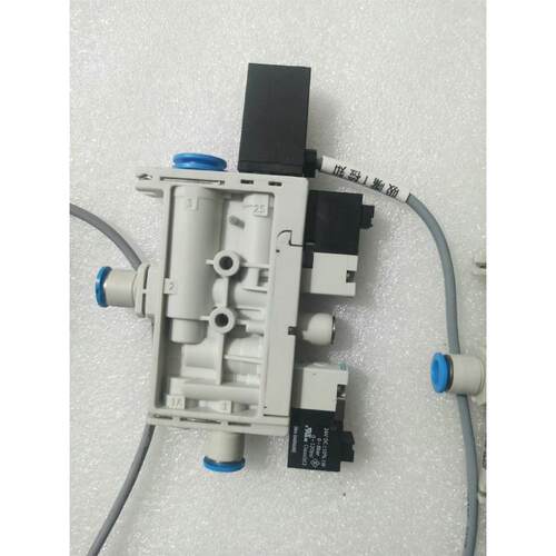 精密调压阀IR3010-03BG和一只ir3210拆机