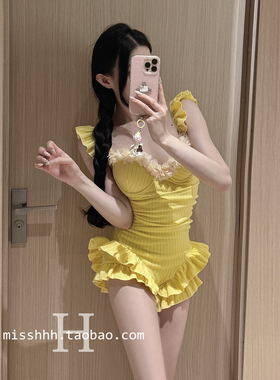 泳衣女奶黄色纯欲风重工花朵高级感连体小胸学生遮肚显瘦温泉泳装