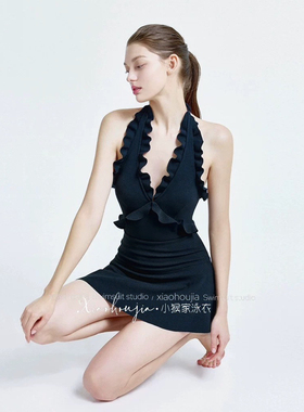 游泳衣女2025黑色露背高级感荷叶边连体裙式小胸显瘦遮肚温泉泳装