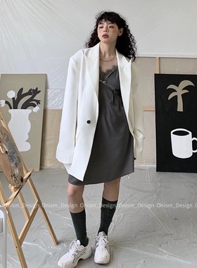 iam静芝芝芝  白色西装外套又飒又帅出街即C位垫肩韩版西服9198#