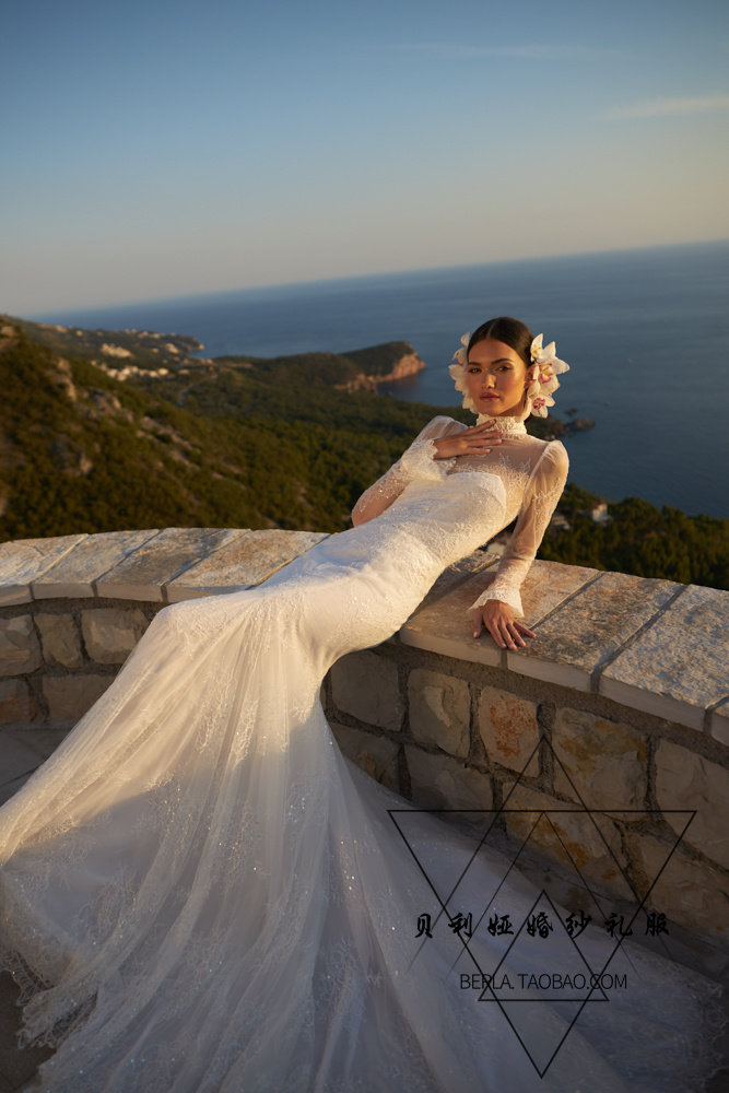 优雅类似高领手工婚纱