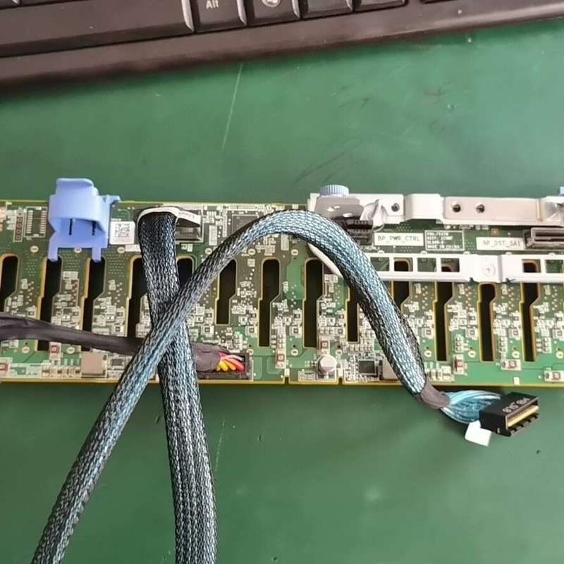 戴尔r7525 R750 24盘位 其中一个16*2.5硬盘--议价商品