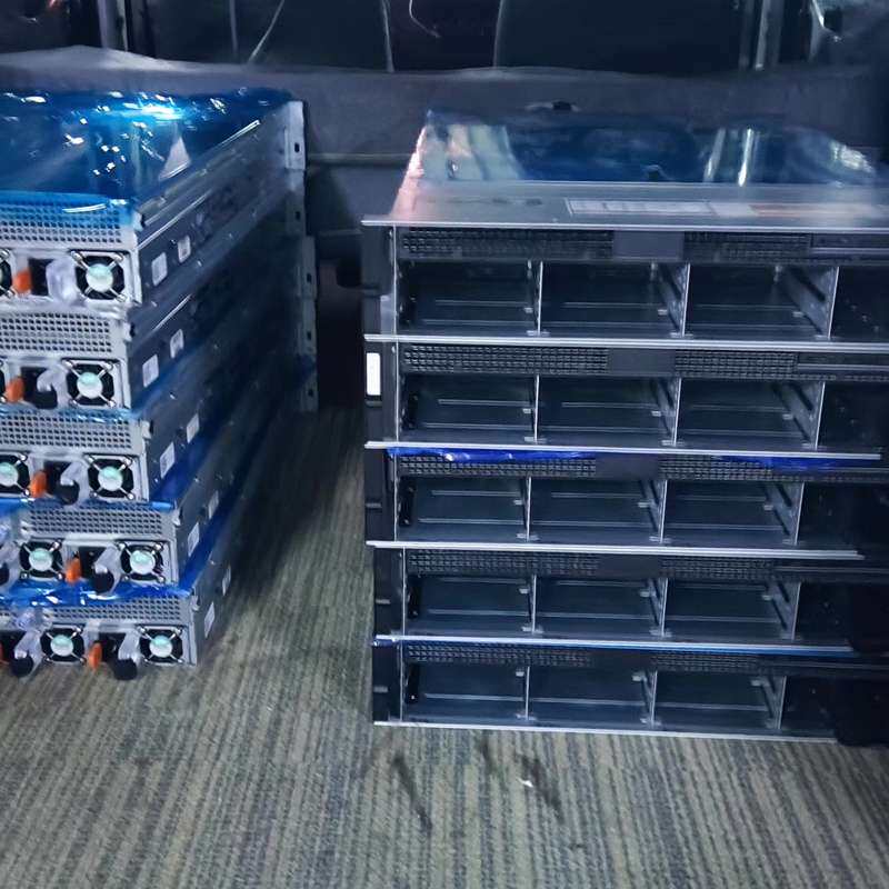R740 8*3.5盘位到货38台,需要的私聊--议价商品