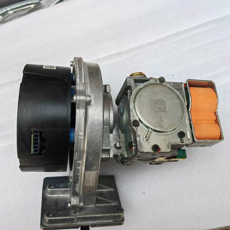 威能冷凝壁挂炉6-2 变频风机,冷凝气阀!--议价商品
