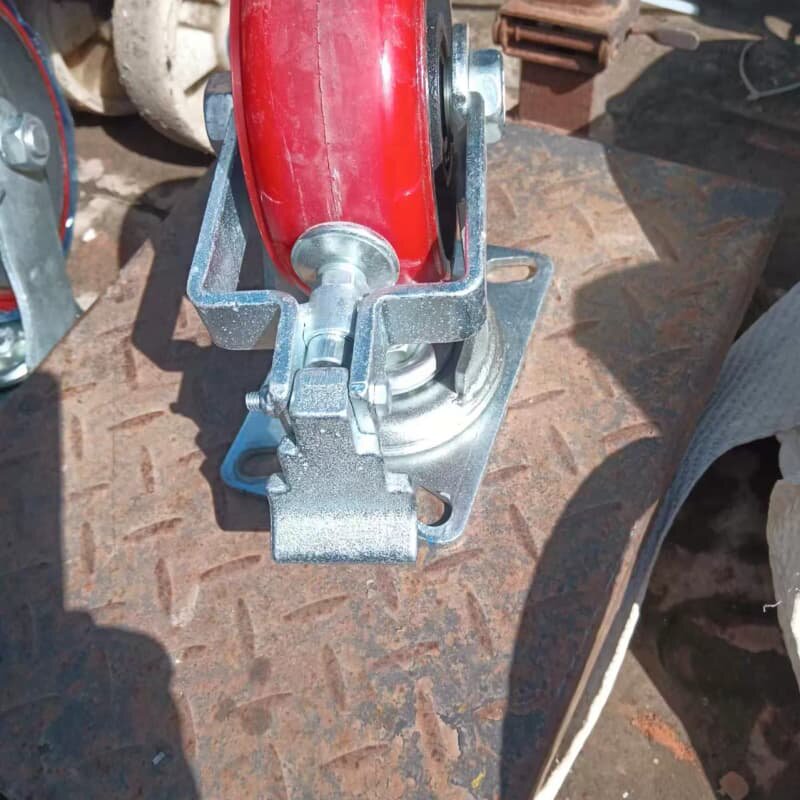 六寸带刹车5.1公斤,总高度19公分 六寸万向轮 用过一次低--议价