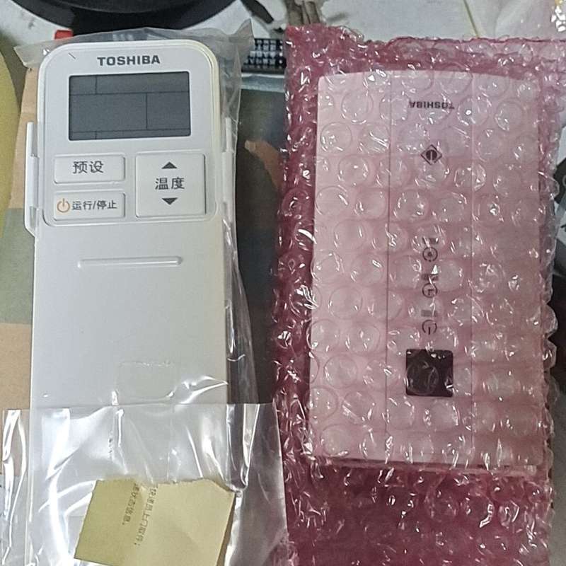 存一套东芝空调遥控器接收头 遥控器底有点黄 不影响使--议价商品