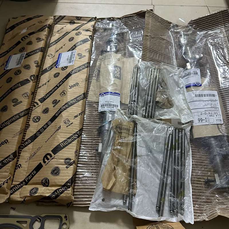 切诺基 公羊皮卡5.7 气门摇臂,气门杆 缸垫 气门顶柱--议价商品